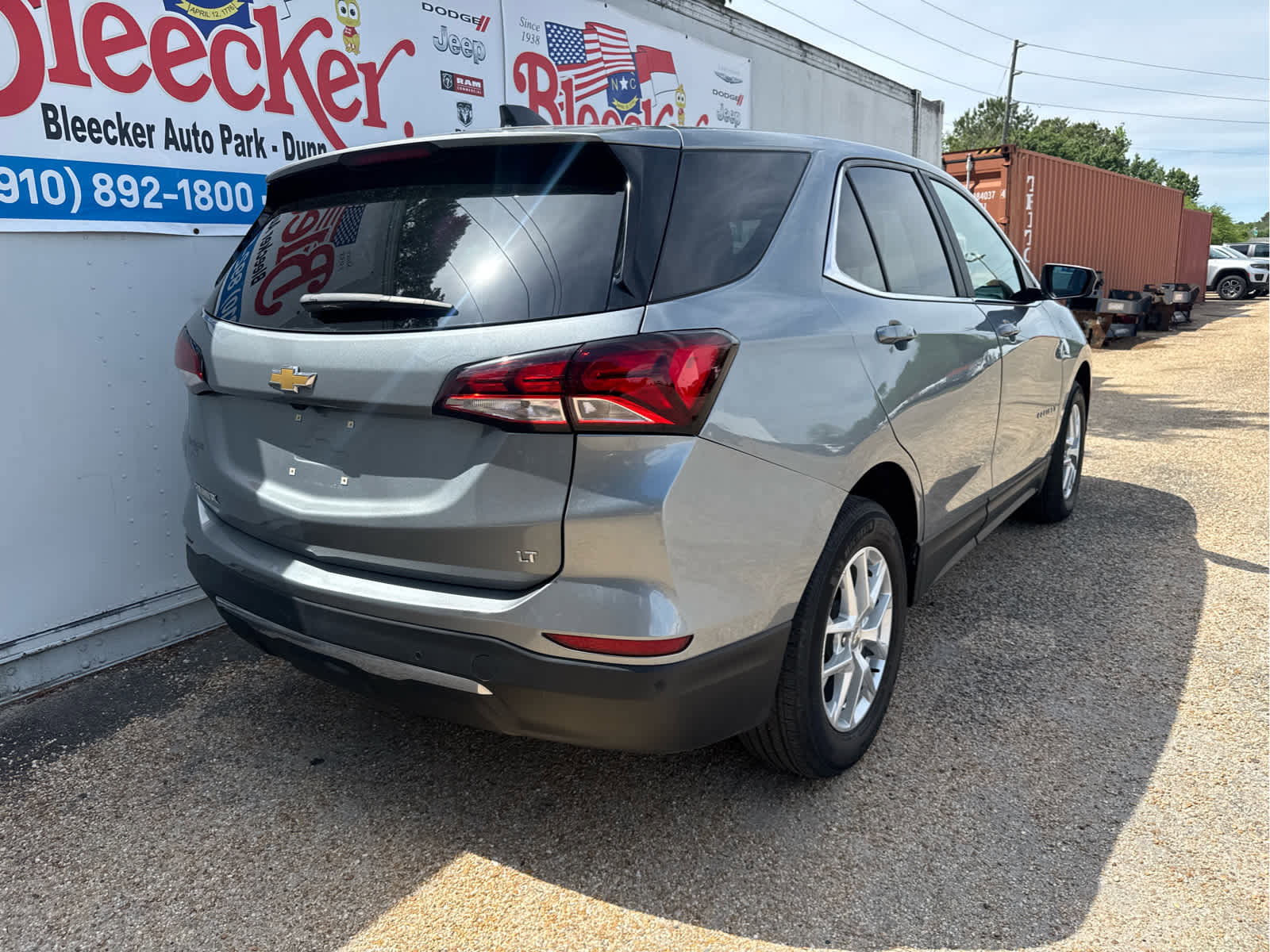 Used 2023 Chevrolet Equinox LT w/ Driver Convenience Package FWD image 3