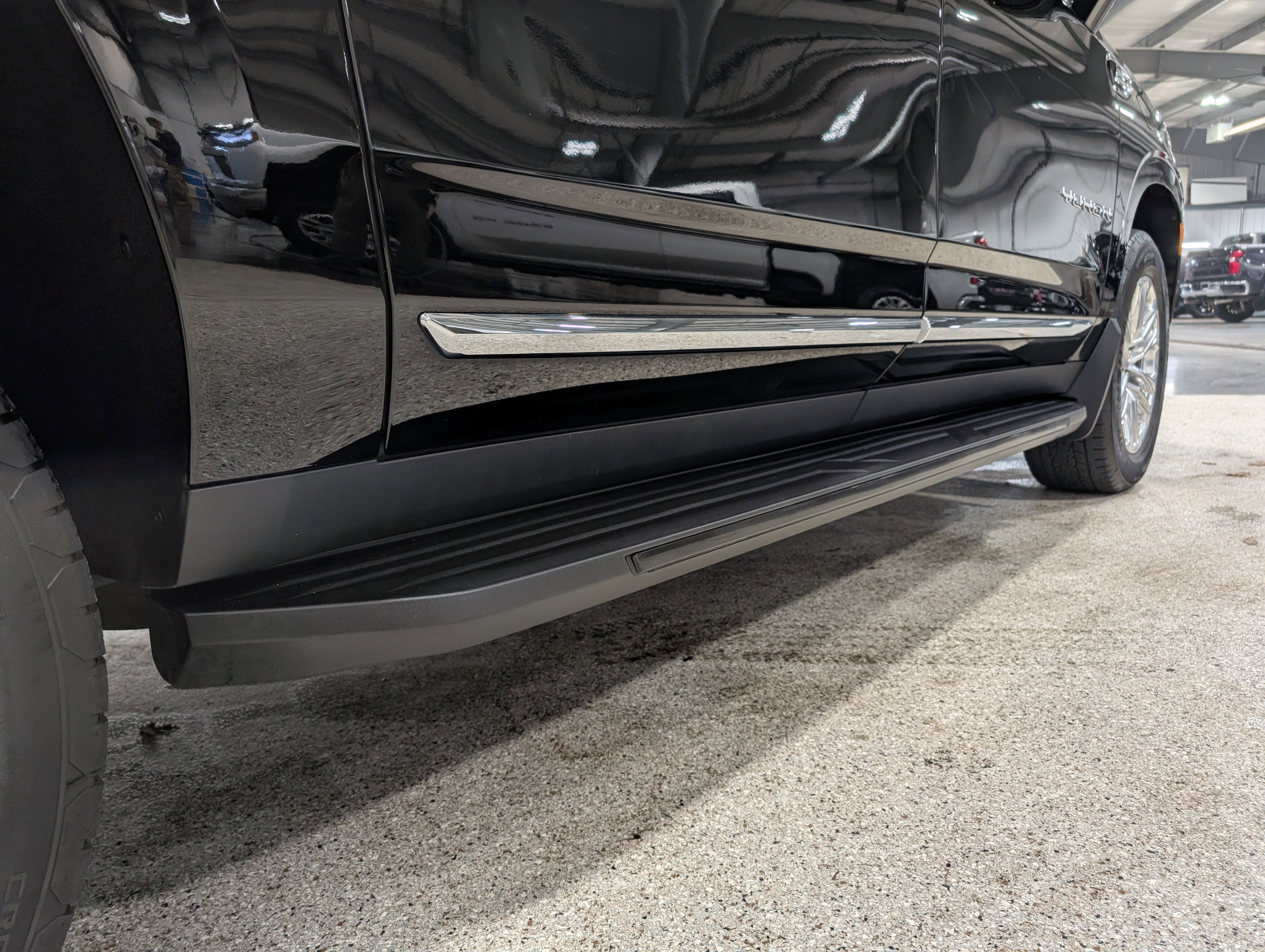 Used 2022 GMC Yukon XL SLT w/ SLT Luxury Package image 10