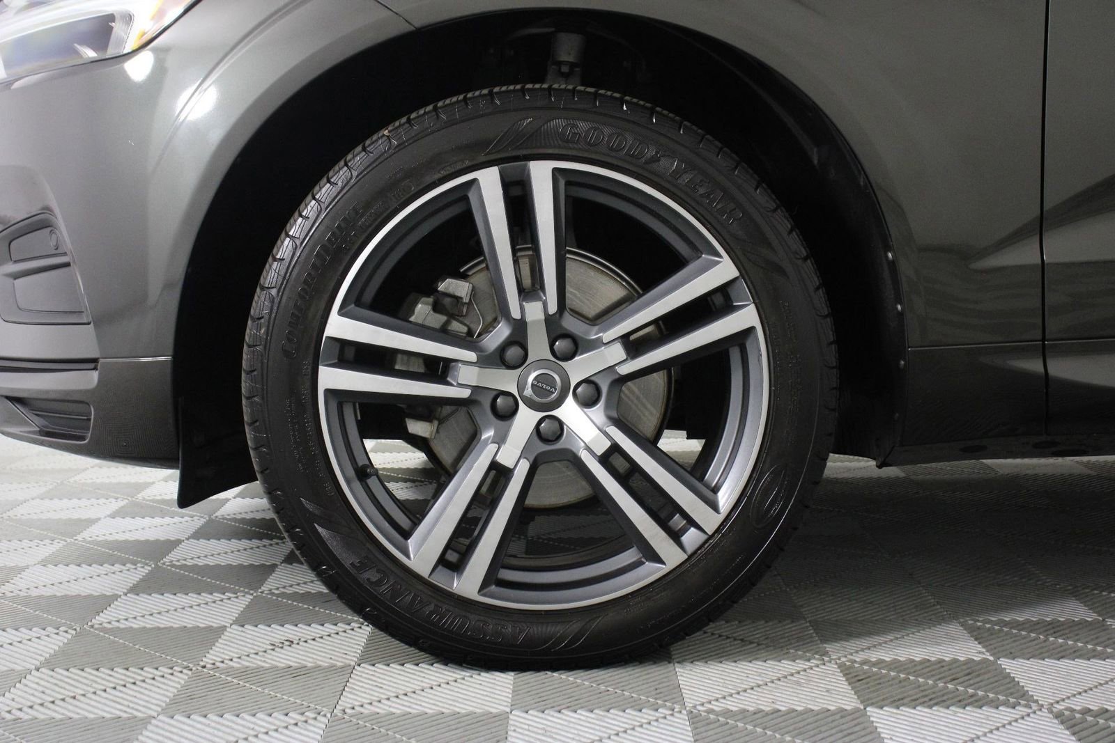 Used 2020 Volvo XC60 T5 Momentum w/ Protection Package Premier image 28