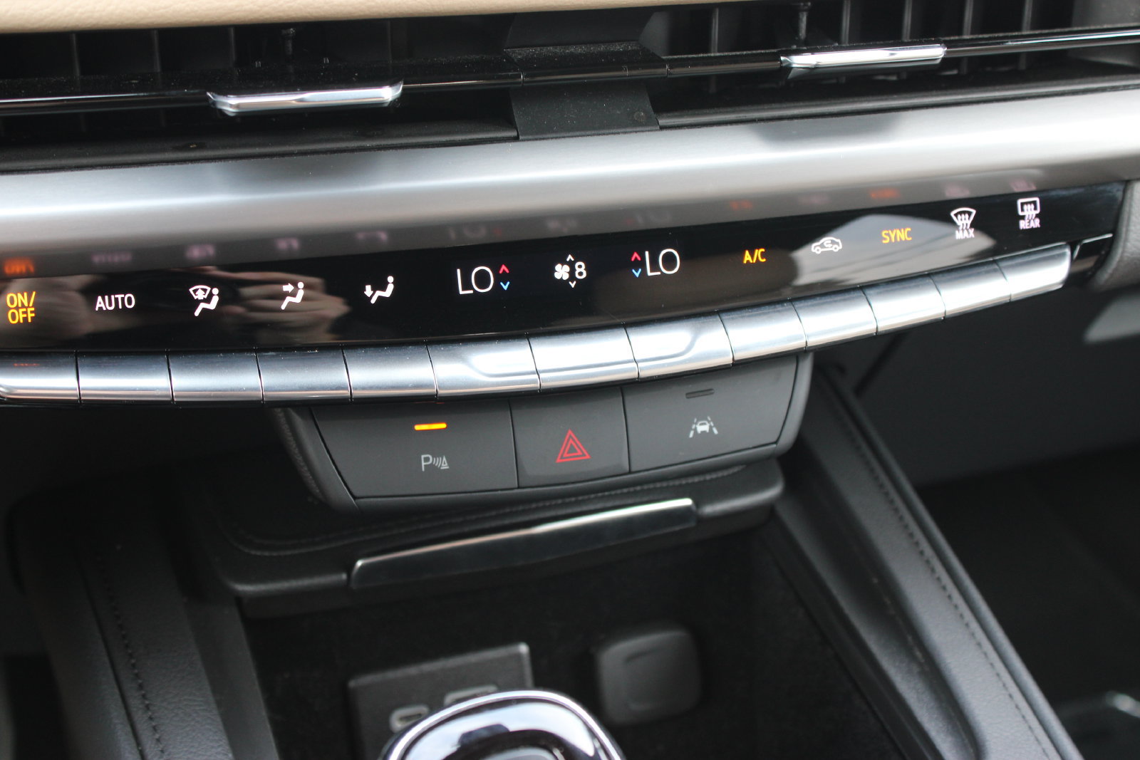 Used 2025 Cadillac XT4 Premium Luxury FWD image 17