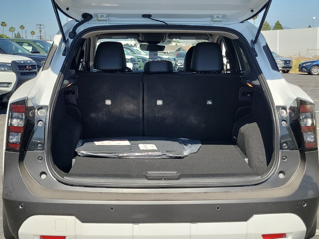 New 2026 Nissan Kicks SR w/ Interior Electronics Package FWD image 15