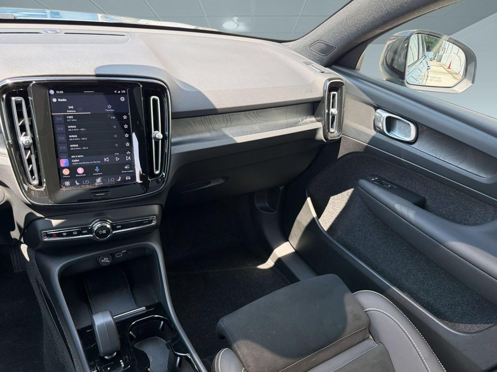 Certified 2023 Volvo C40 P8 Recharge Plus AWD/4WD image 28