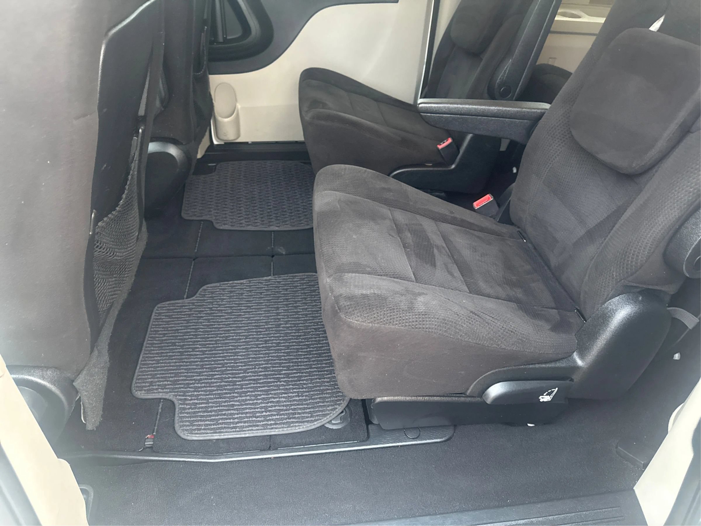 Used 2012 Dodge Grand Caravan SXT FWD image 11