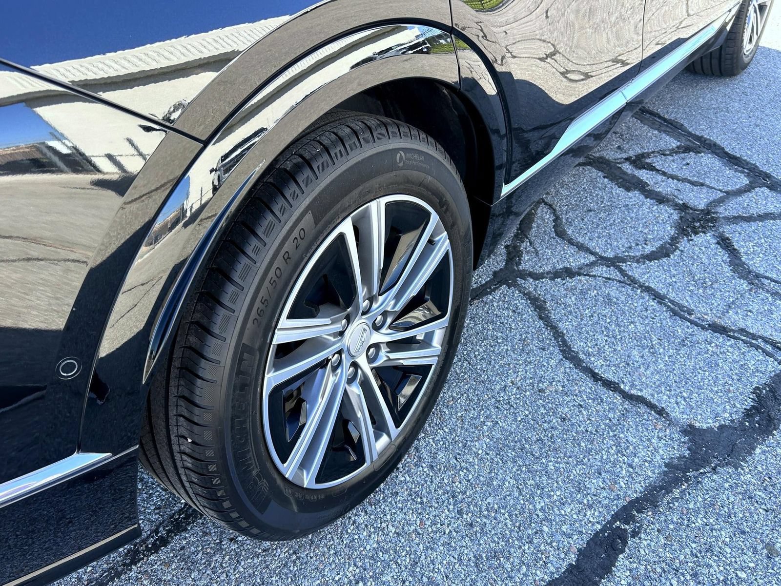 Certified 2024 Cadillac Lyriq Luxury AWD/4WD image 12