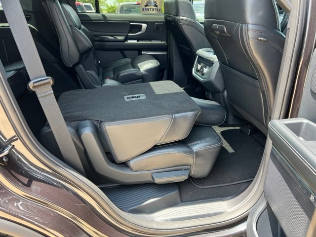 New 2027 Ford Expedition Platinum w/ Stealth Appearance Package RWD image 24