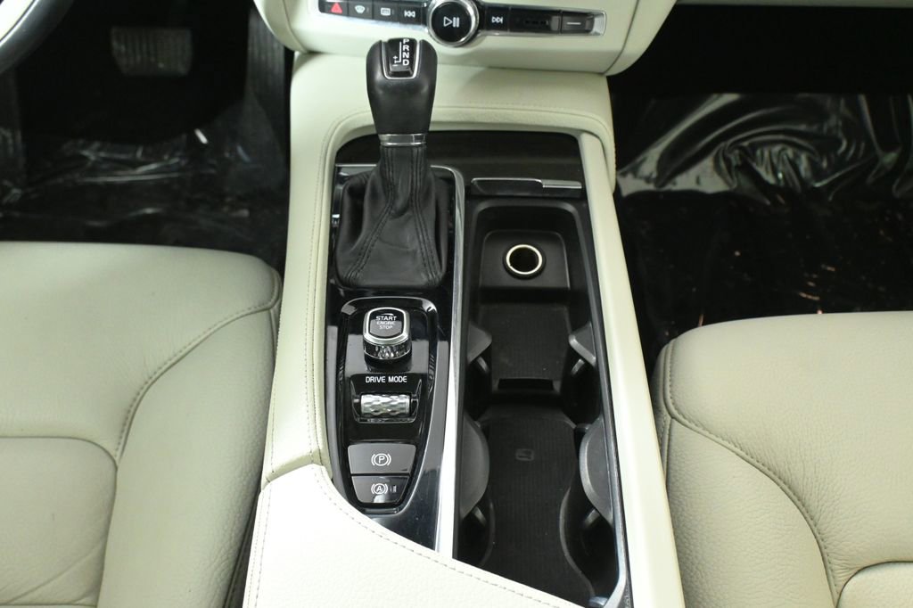 Used 2018 Volvo S90 T5 Momentum w/ Convenience Package image 21