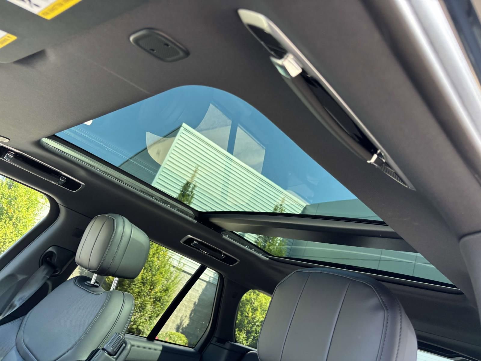 New 2025 Land Rover Range Rover SE image 20