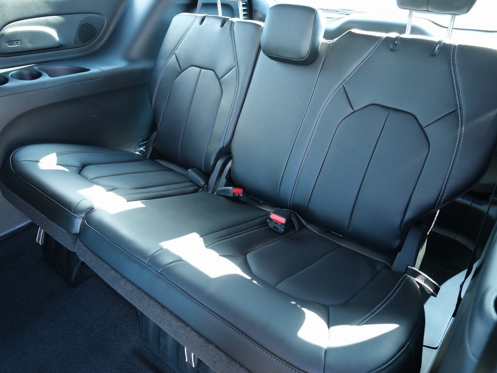 New 2026 Chrysler Pacifica Select image 30