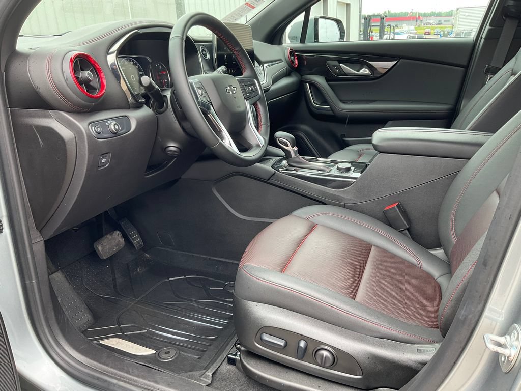 Used 2025 Chevrolet Blazer RS w/ Enhanced Convenience Package AWD/4WD image 2