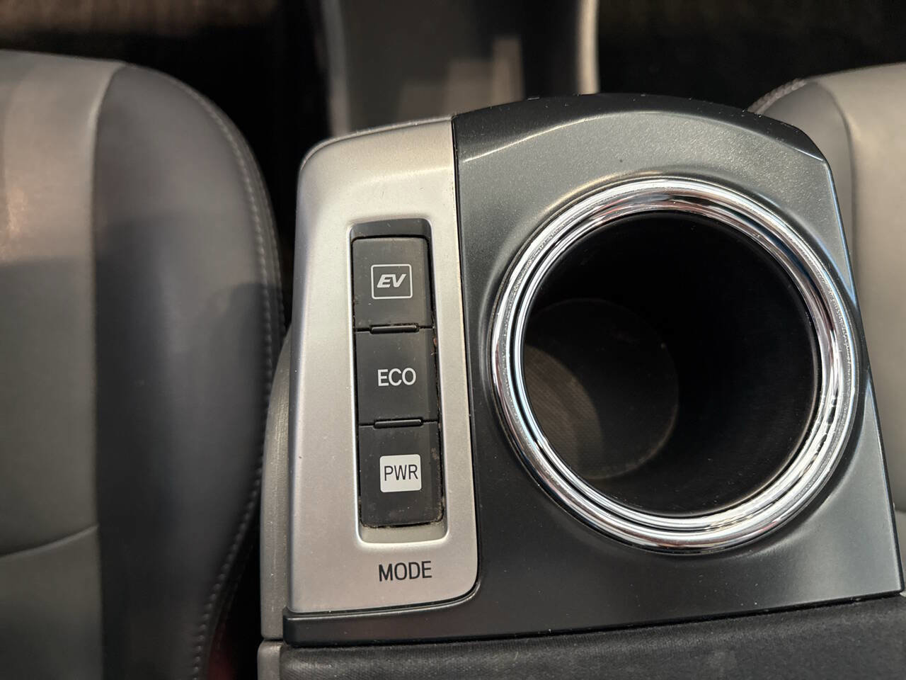 Used 2014 Toyota Prius V Five image 24