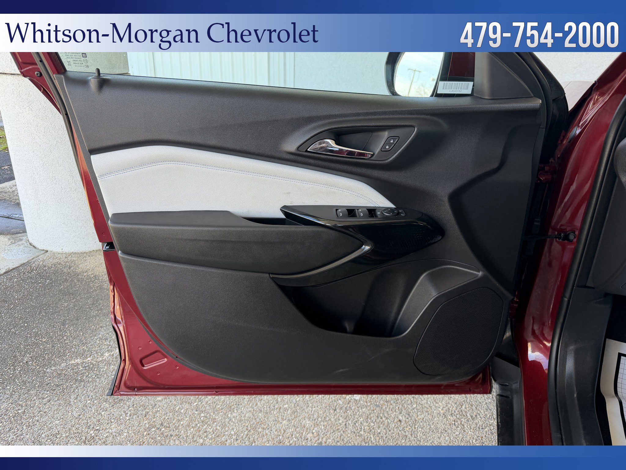 Used 2025 Chevrolet Trax LT w/ LT Convenience Package image 11