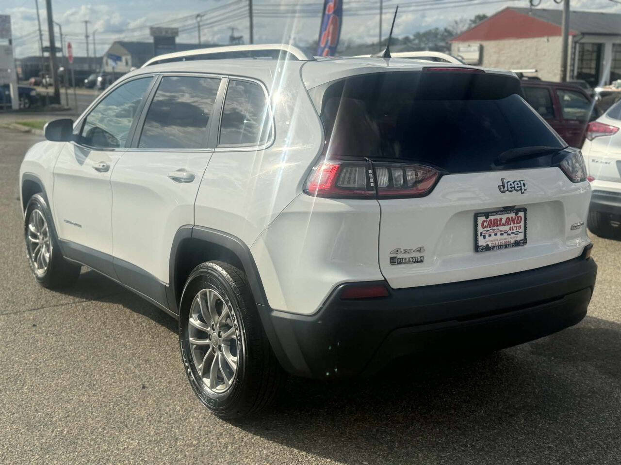 Used 2019 Jeep Cherokee Latitude Plus AWD/4WD image 5
