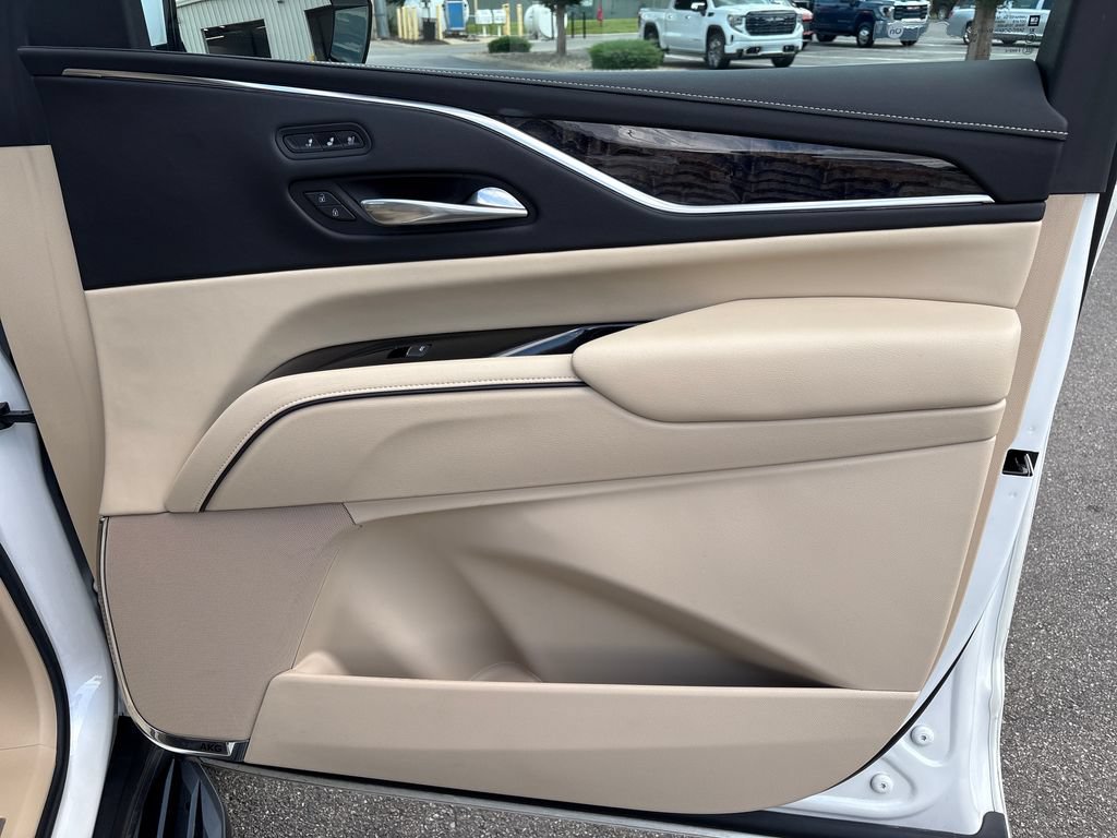 Certified 2021 Cadillac Escalade ESV Premium Luxury AWD/4WD image 63