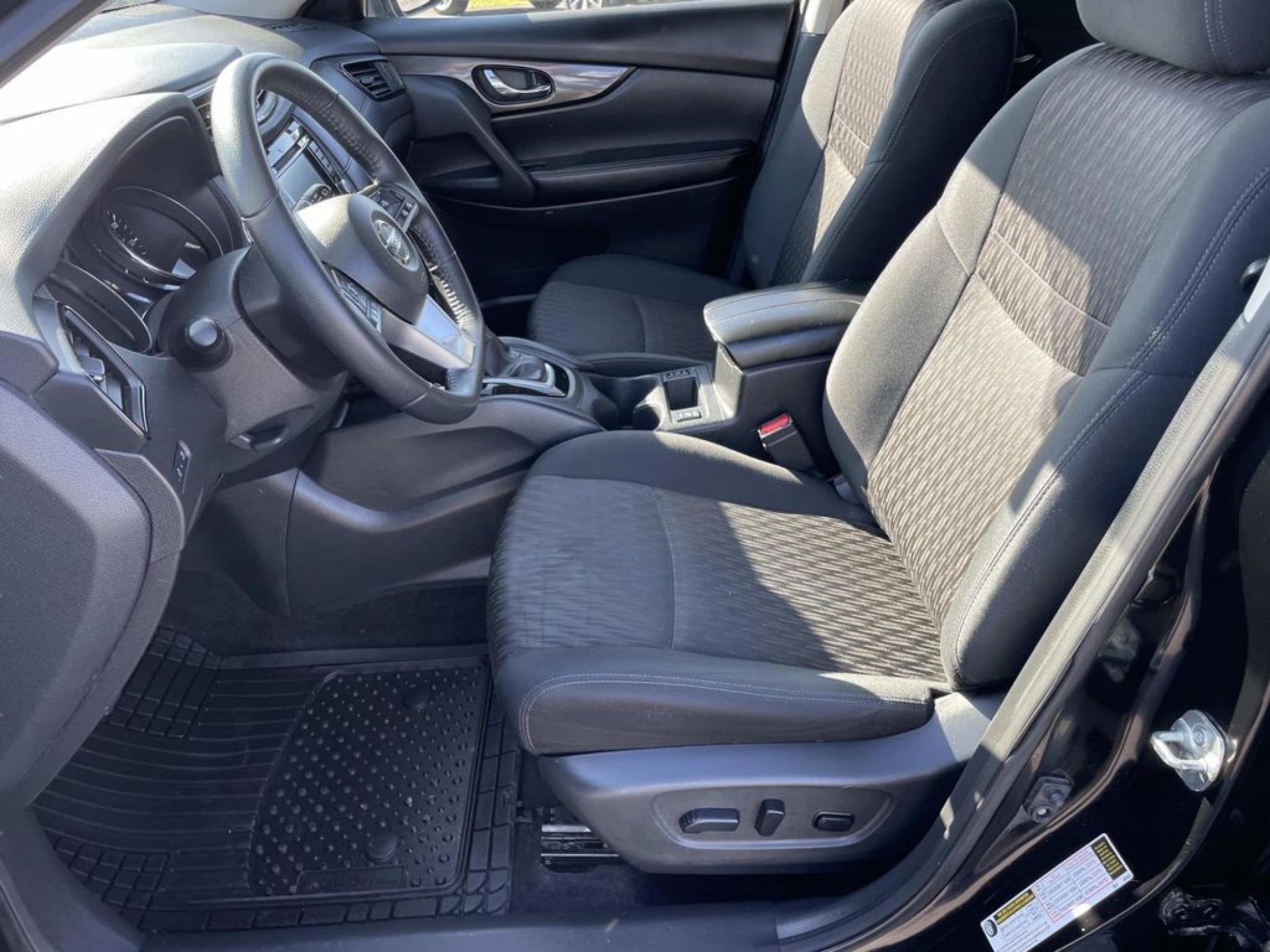 Used 2019 Nissan Rogue SV image 19