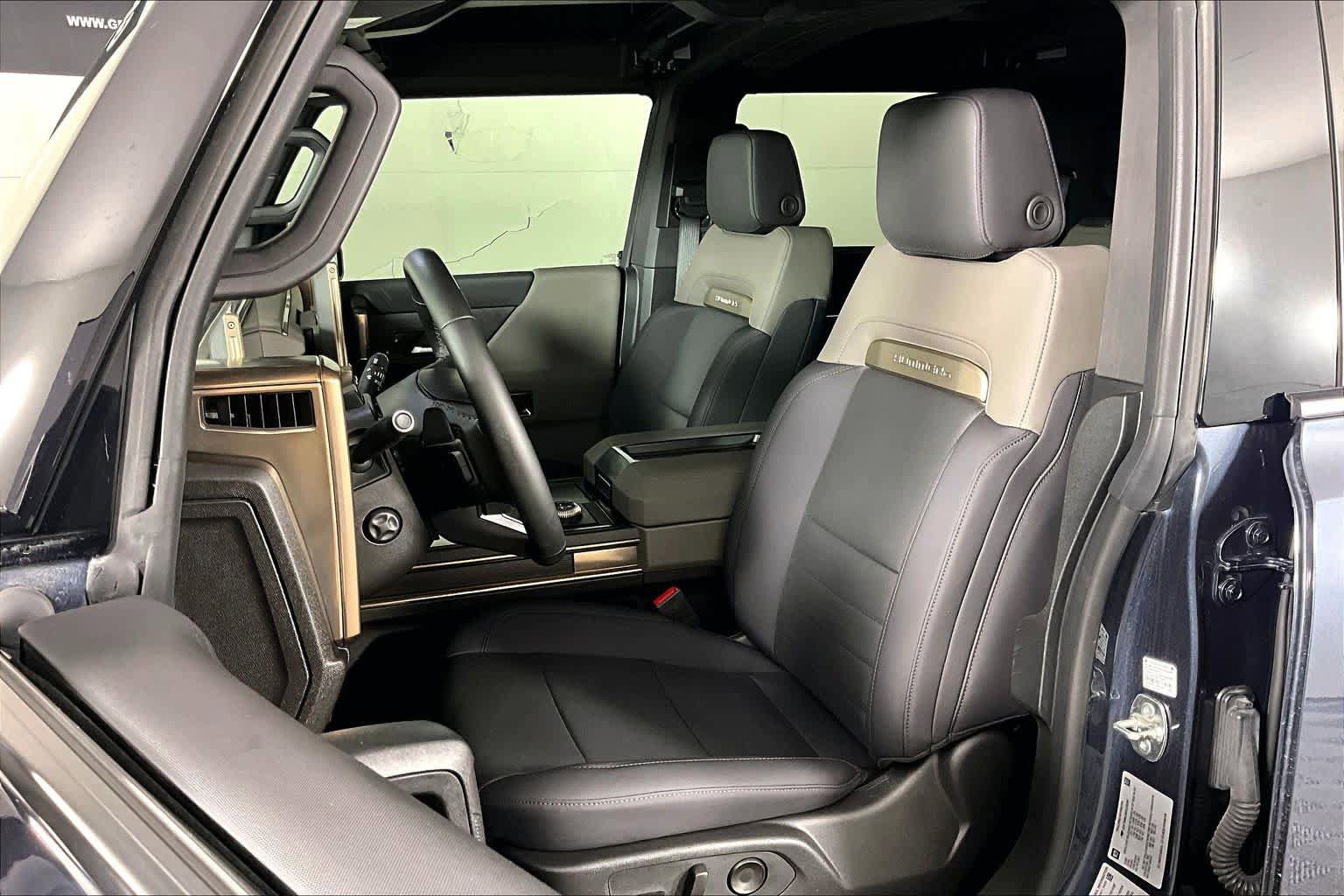 Used 2025 GMC Hummer EV 3X w/ LPO, Sport Package AWD/4WD image 7