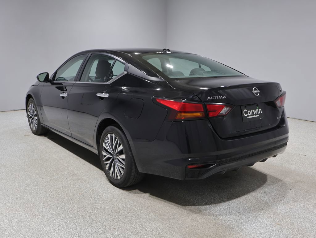 Used 2024 Nissan Altima 2.5 SV AWD/4WD image 5