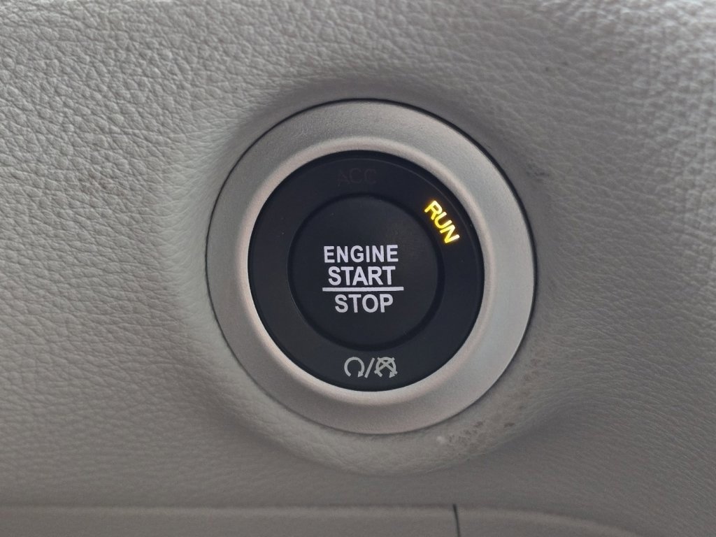 Used 2024 Chrysler Pacifica Touring-L w/ Uconnect Theater Family Group image 31