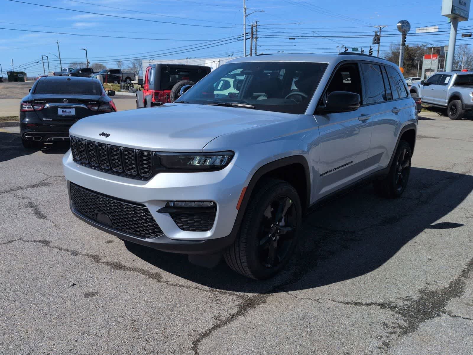 New 2025 Jeep Grand Cherokee Limited w/ Black Appearance Package image 4