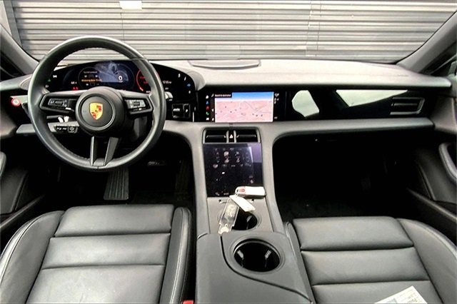 Used 2022 Porsche Taycan image 6