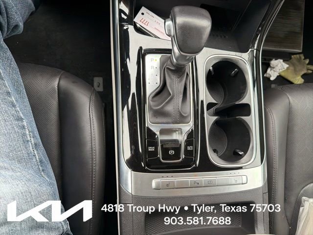 Used 2024 Kia Carnival EX FWD image 22