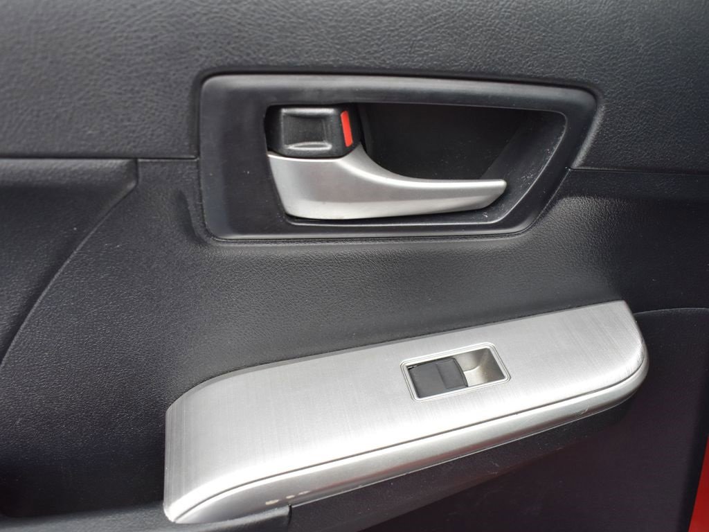Used 2013 Toyota Camry SE image 22