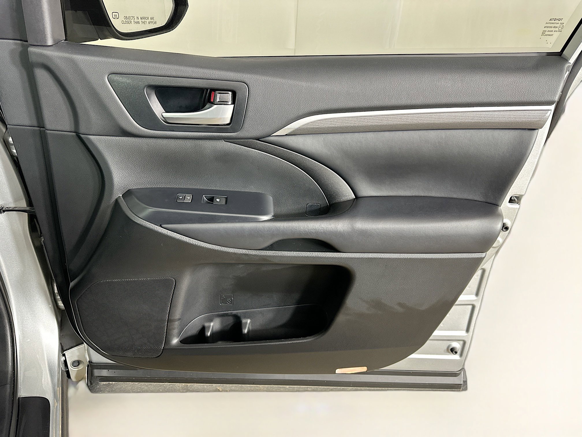 Used 2018 Toyota Highlander SE image 36