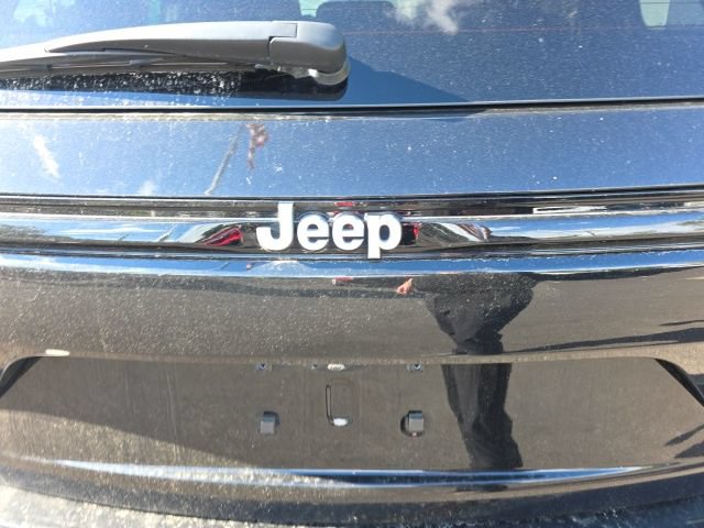 Used 2025 Jeep Grand Cherokee Summit AWD/4WD image 8