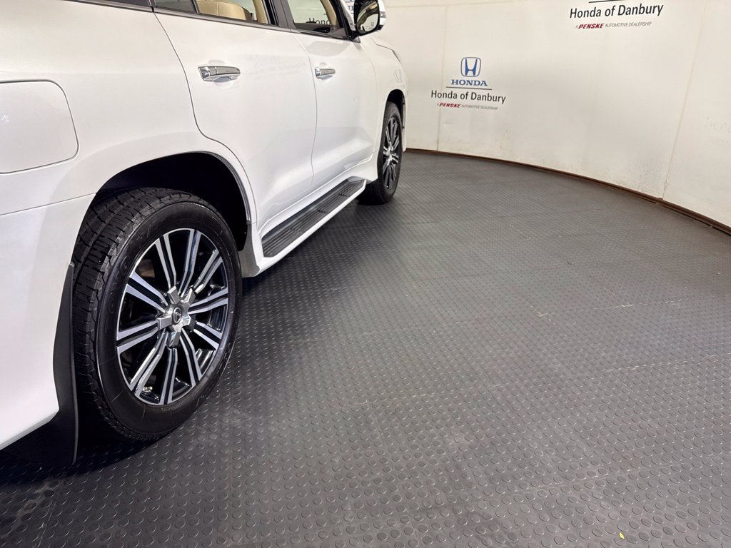 Used 2019 Lexus LX 570 4WD w/ Luxury Package image 4