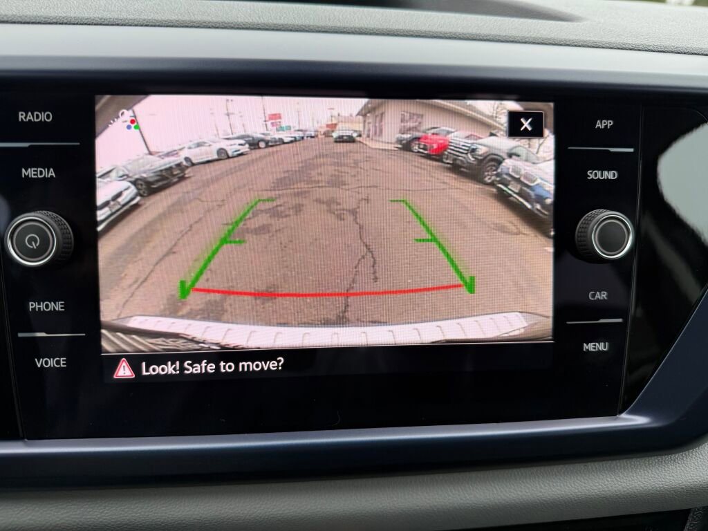 Used 2023 Volkswagen Taos SE w/ Panoramic Sunroof Package AWD/4WD image 18