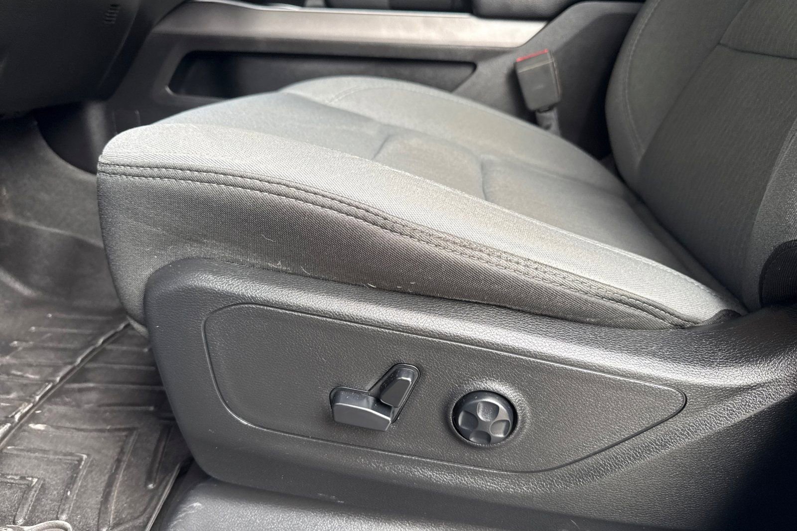 Used 2020 RAM 1500 Big Horn AWD/4WD image 12