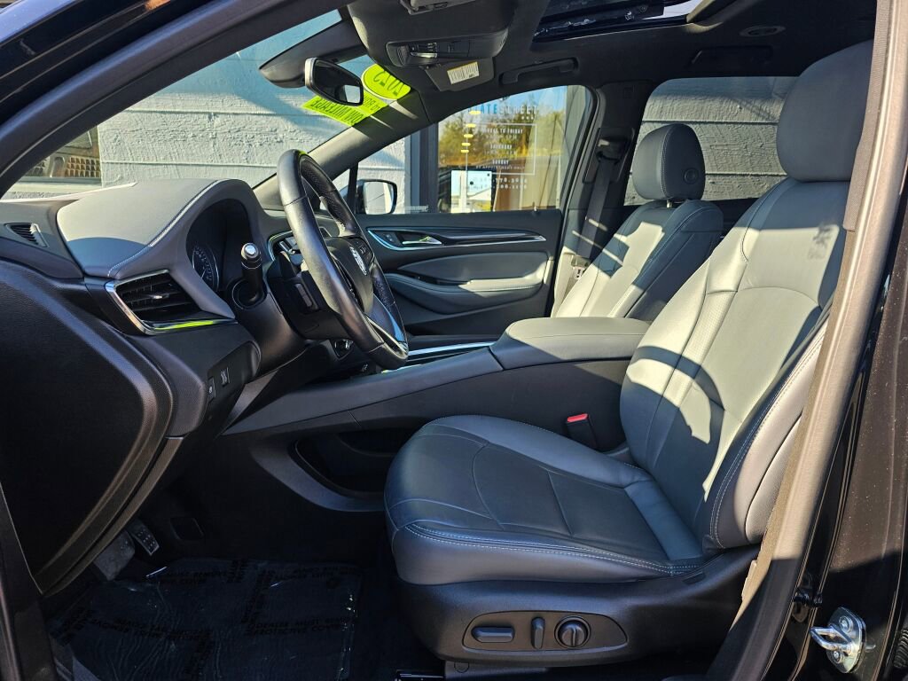 Used 2023 Buick Enclave Essence image 25