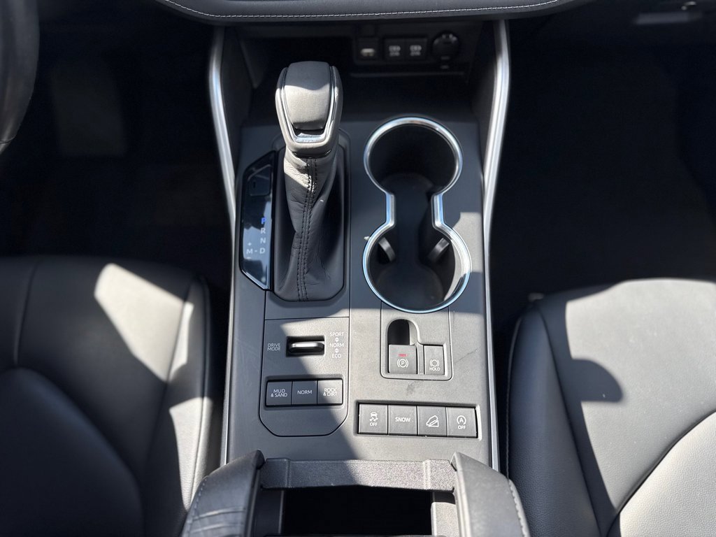 Used 2020 Toyota Highlander XLE image 18