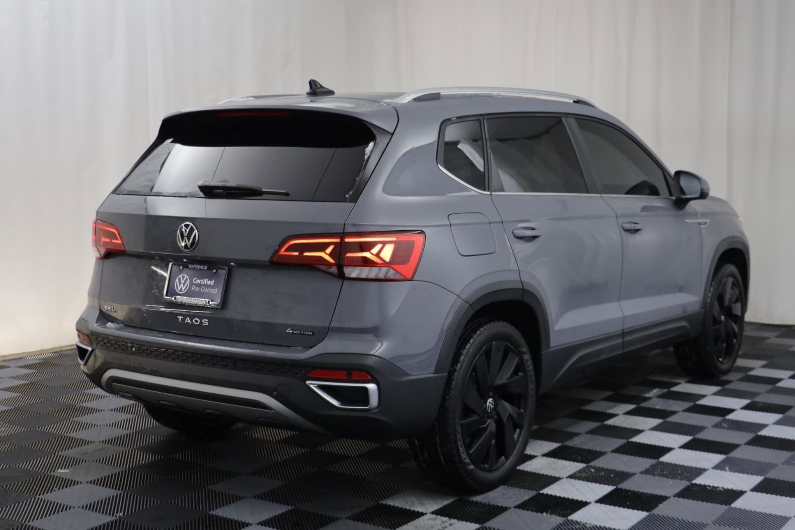 Certified 2024 Volkswagen Taos SEL image 17