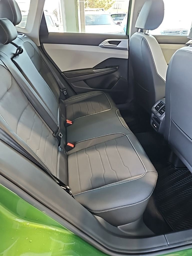 New 2026 Volkswagen Taos SE image 17