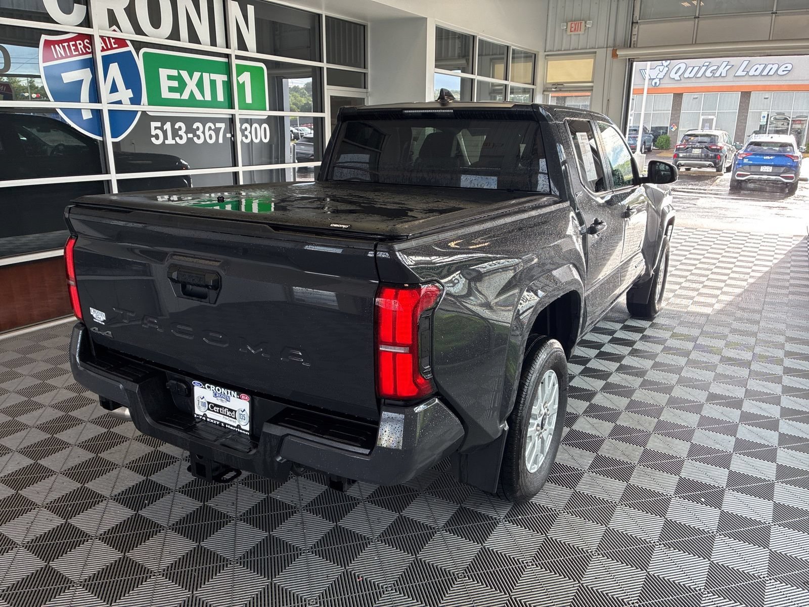 Used 2024 Toyota Tacoma SR5 AWD/4WD image 5