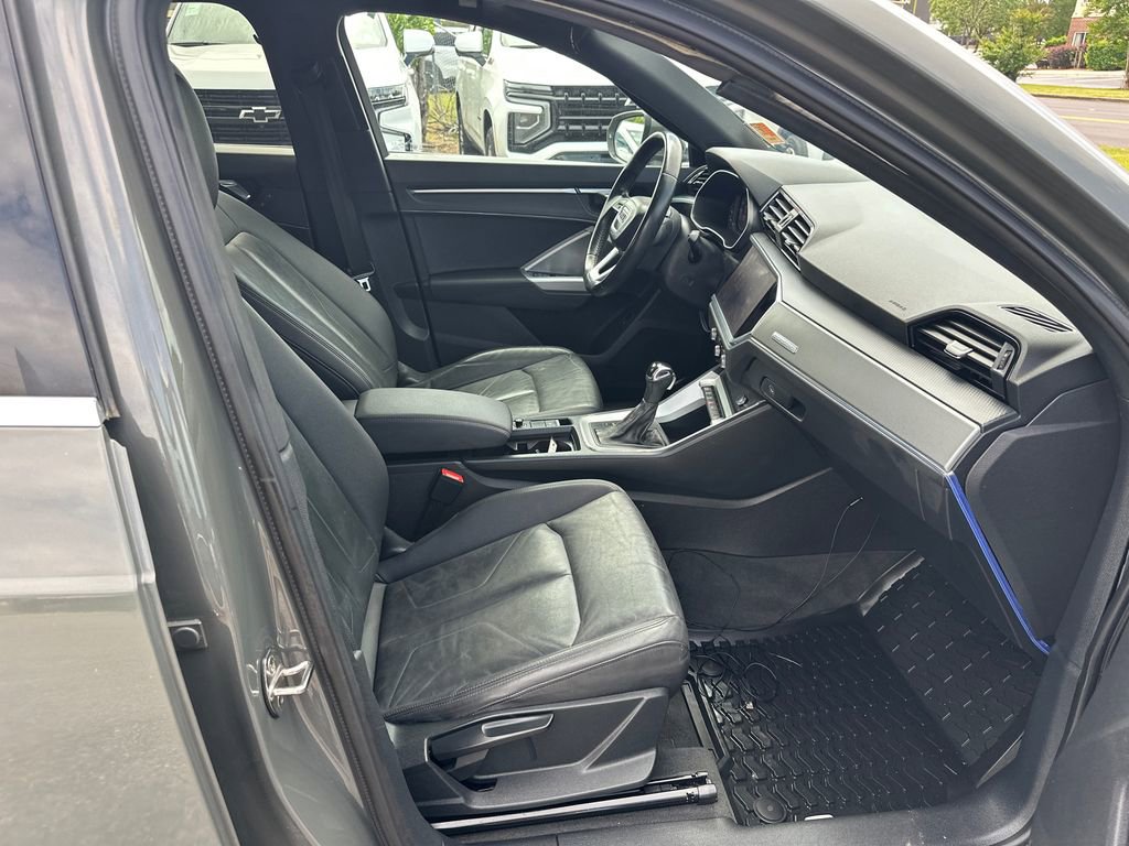Used 2020 Audi Q3 2.0T Premium w/ Convenience Package AWD/4WD image 13