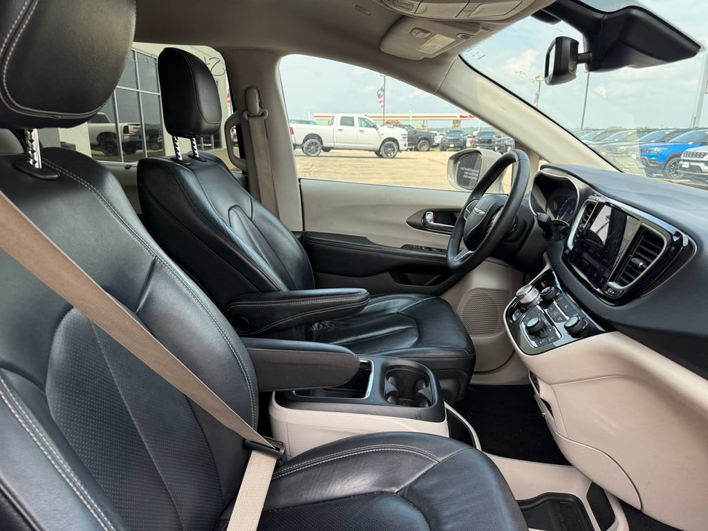 Used 2022 Chrysler Pacifica Touring-L FWD image 42
