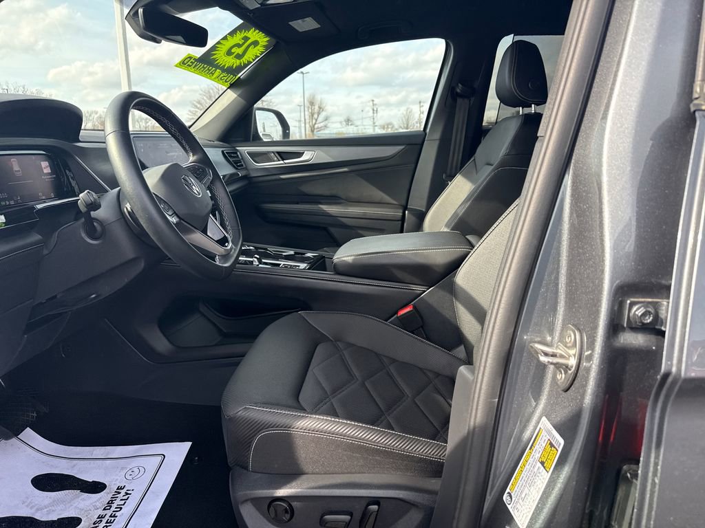 Used 2025 Volkswagen Atlas Cross Sport SE image 10