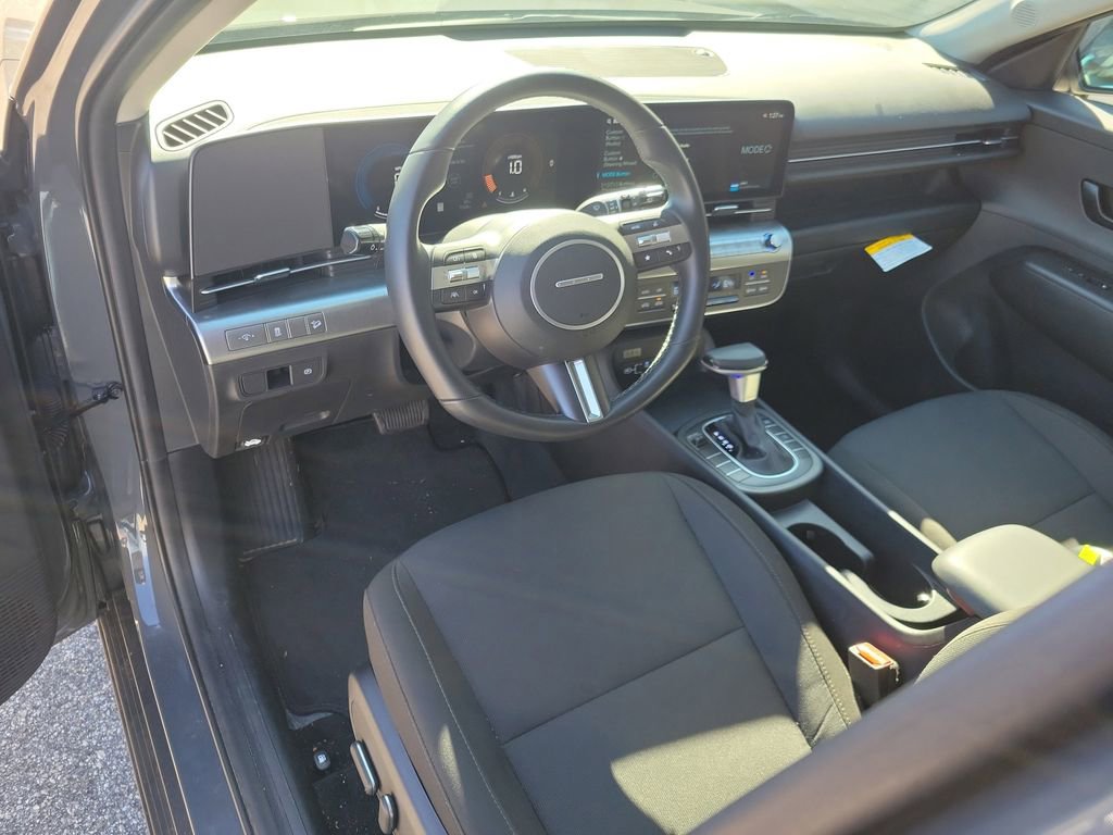 Used 2025 Hyundai Kona SEL image 17