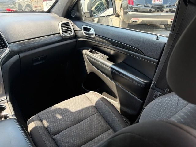 Used 2020 Jeep Grand Cherokee Laredo AWD/4WD image 32