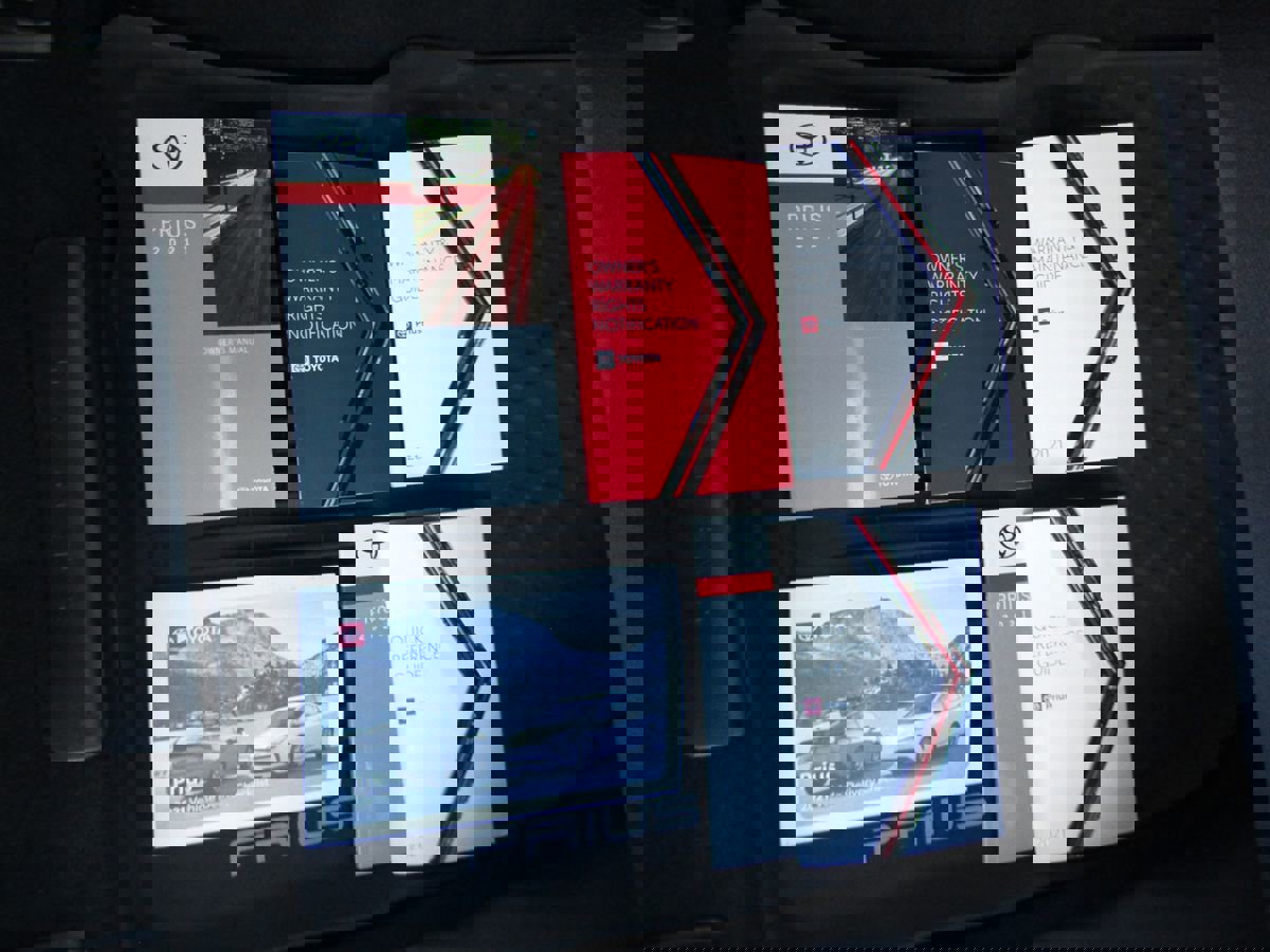 Used 2021 Toyota Prius XLE image 32