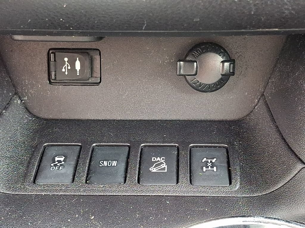 Used 2016 Toyota Highlander LE AWD/4WD image 23