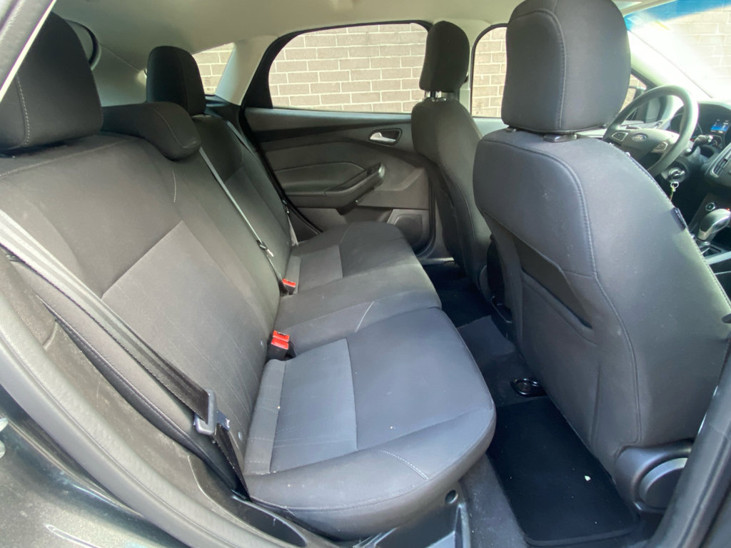 Used 2017 Ford Focus SE FWD image 16