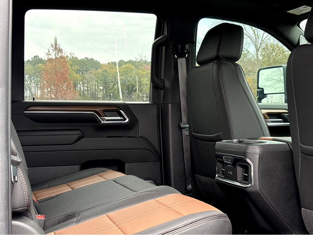 Used 2024 Chevrolet Silverado 2500 High Country w/ High Country Premium Package image 12