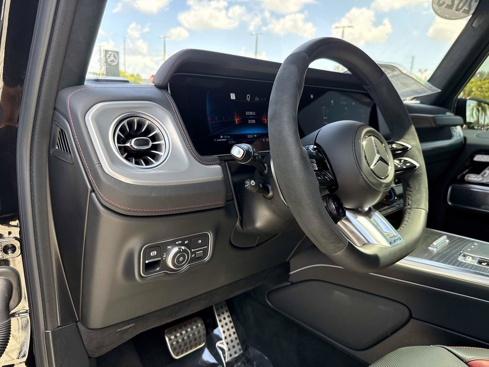 Certified 2025 Mercedes-Benz G 63 AMG 4MATIC w/ AMG Performance Package image 19