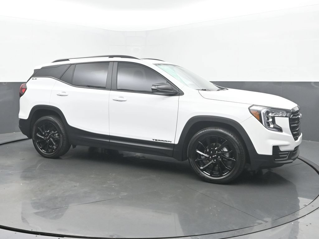 Used 2024 GMC Terrain SLE w/ Driver Convenience Package FWD image 7