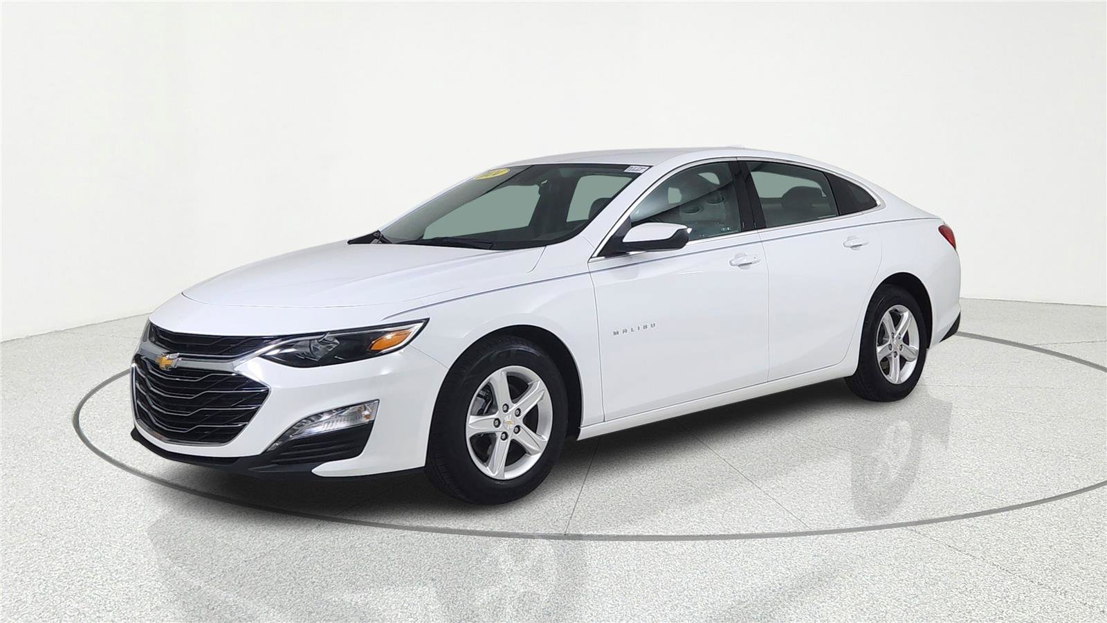 Used 2024 Chevrolet Malibu LT image 2
