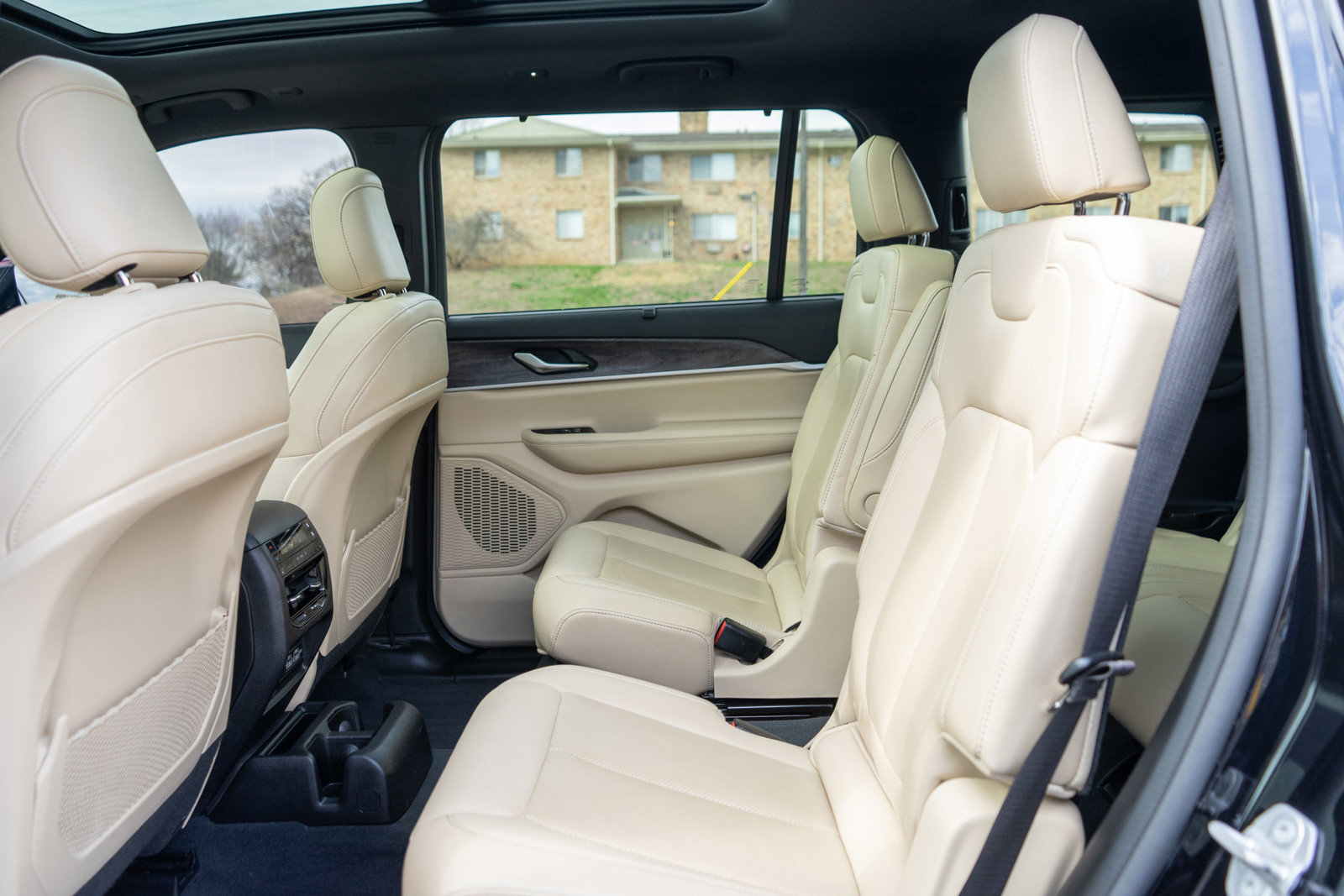 Used 2023 Jeep Grand Cherokee L Limited w/ Luxury Tech Group II AWD/4WD image 29