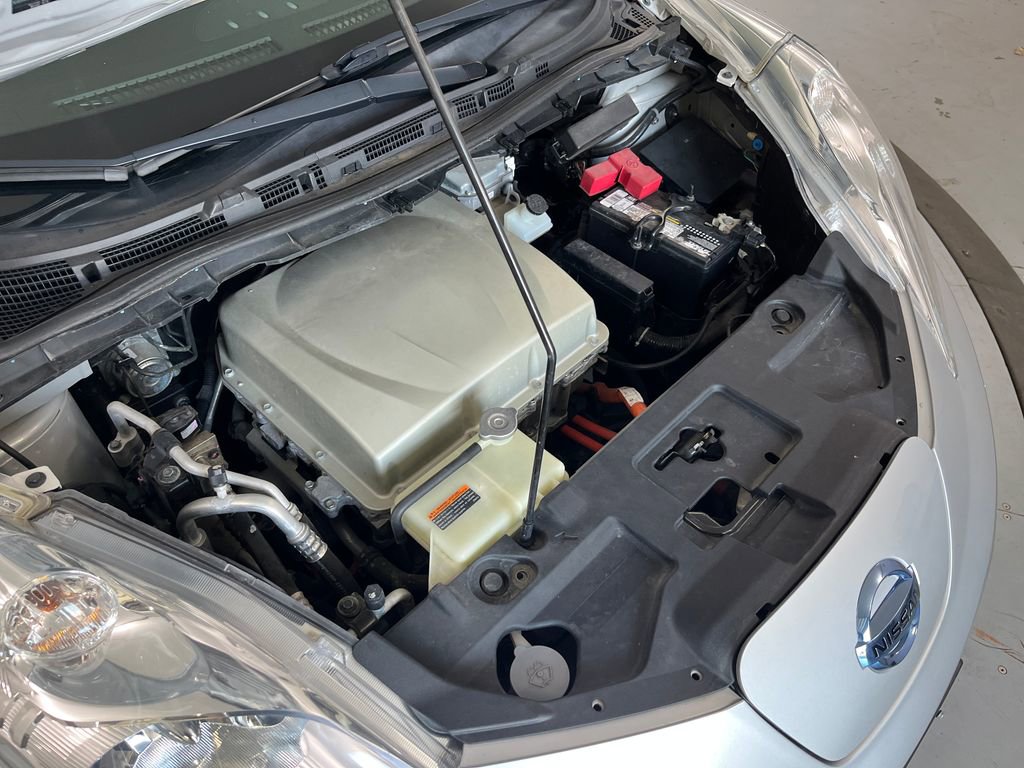 Used 2017 Nissan Leaf SV image 10