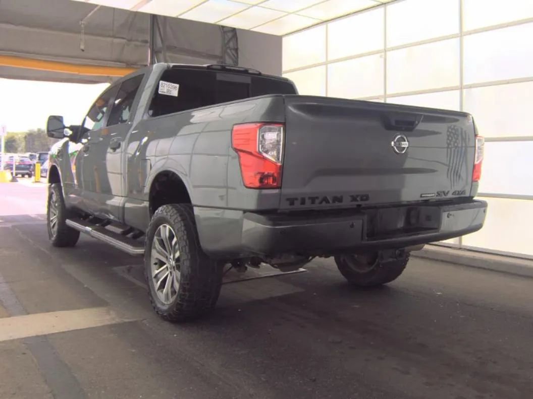 Used 2018 Nissan Titan SV w/ SV Convenience Package AWD/4WD image 3